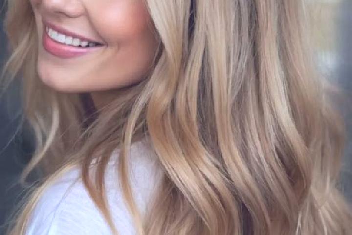 Emily, 30, a dark blonde hazel-eyed mediterranean companion based in Waling. Offering Striptease, Tantra, Duos. Available for incall and outcall, overnight b...