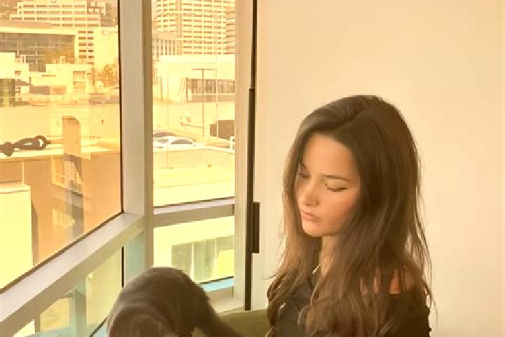 Emily, 30 — Escort in Leblanc, Canada