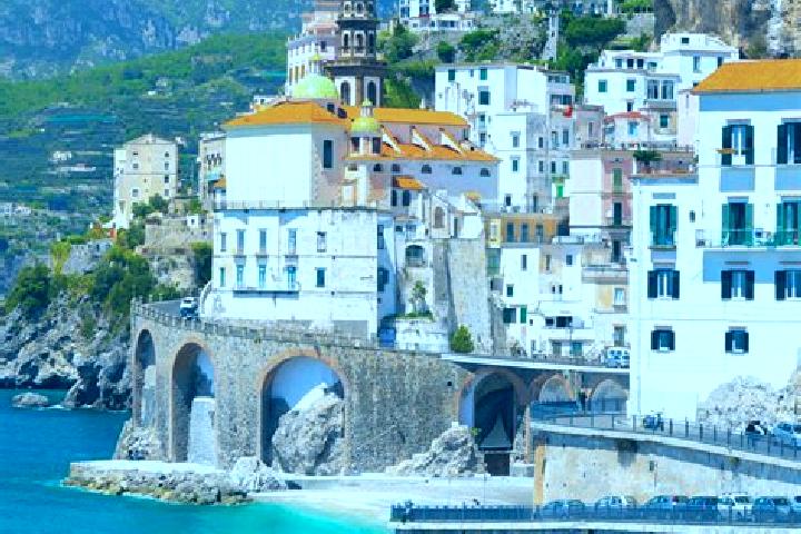 Emily, 30 — Escort in Vigardolo, Italy