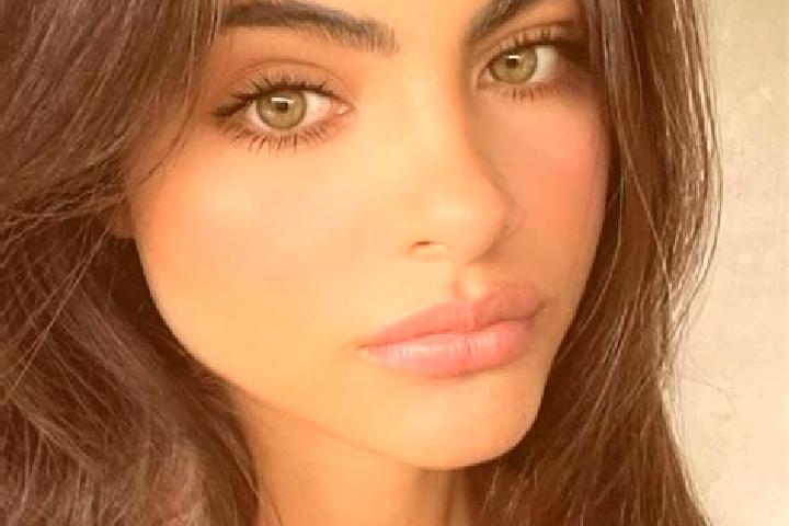 Emily, 31, a brunette green-eyed latina companion based in Koltubanovskiy. Offering Dinner Date, Roleplay, Girlfriend Experience. Available for incall and ou...