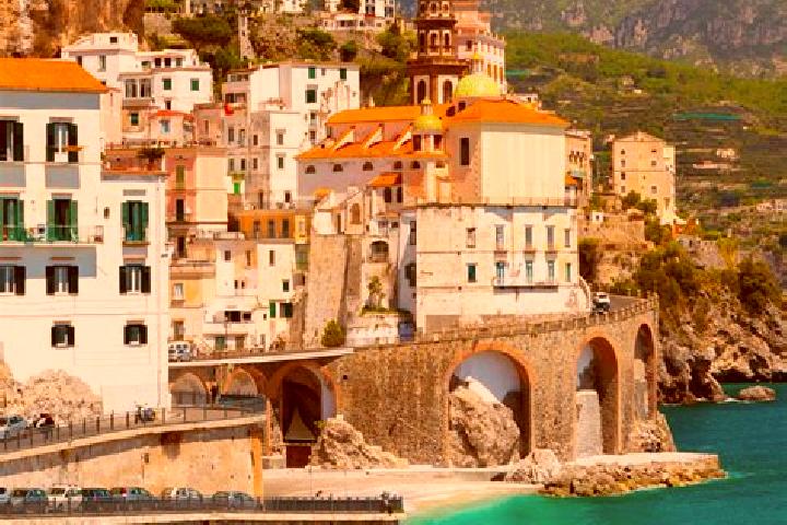 Emily, 31 — Escort in Camairago, Italy