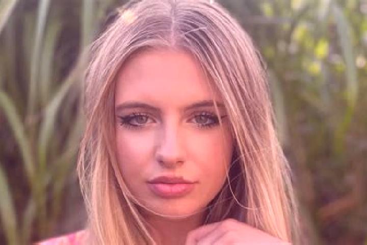 Emily, 31 — Escort in Zichen-Zussen-Bolder, Belgium