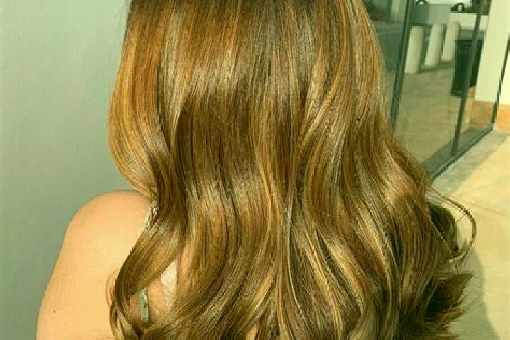 Emily, 32, a chestnut brown-eyed slavic companion based in Paulo de Faria. Offering Overnight, Dinner Date, Erotic Massage, A-Level. Available for incall and...