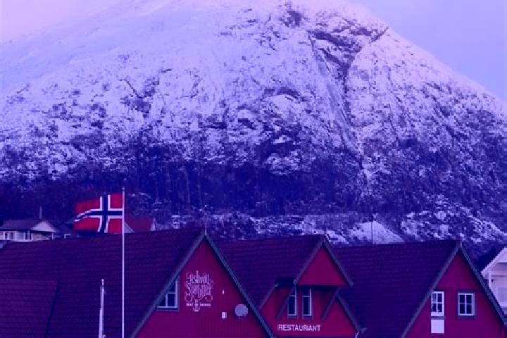 Emily, 32 — Escort in Saebovik, Norway