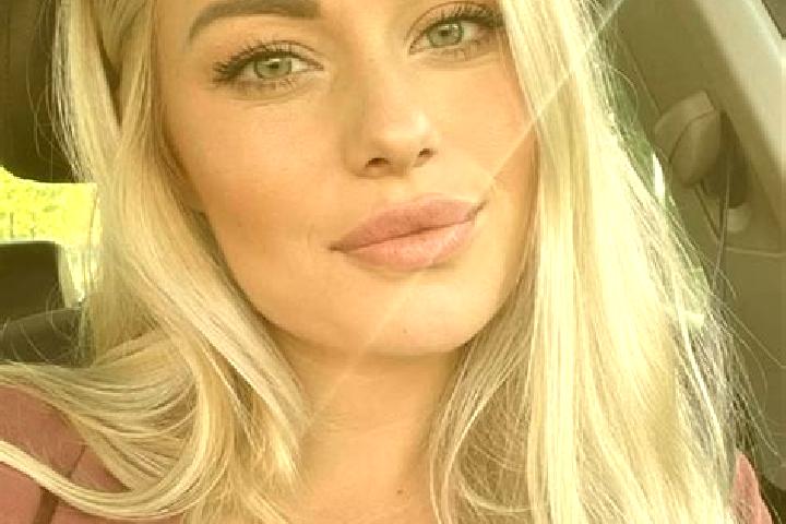 Emily, 33, a blonde hazel-eyed middle eastern companion based in Ruffieux. Offering Deep French Kissing, Tantra, Girlfriend Experience, Striptease. Available...