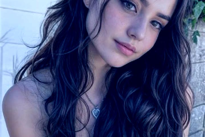 Emily, 34, a auburn hazel-eyed middle eastern companion based in Galliano. Offering Roleplay, BDSM, A-Level, Dinner Date. Available for incall and outcall, o...