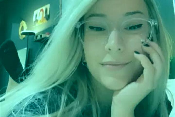 Emily, 34, a blonde dark-eyed mixed companion based in Ijdileni. Offering Dinner Date, A-Level, CIM. Available for incall and outcall, day and evening dates.