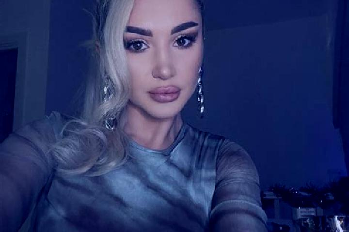 Emily, 34, a blonde grey-eyed indian companion based in Villar de Plasencia. Offering Party Girl, GFE, Domination, Duos, Girlfriend Experience. Available for...