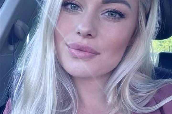 Emily, 34, a blonde hazel-eyed indian companion based in Bossiere. Offering Erotic Massage, Overnight, Couples. Available for incall and outcall, overnight b...