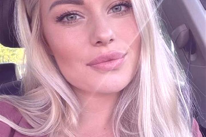 Emily, 34, a blonde hazel-eyed middle eastern companion based in Gouvelandia. Offering Erotic Massage, Roleplay, Deep French Kissing. Available for incall an...