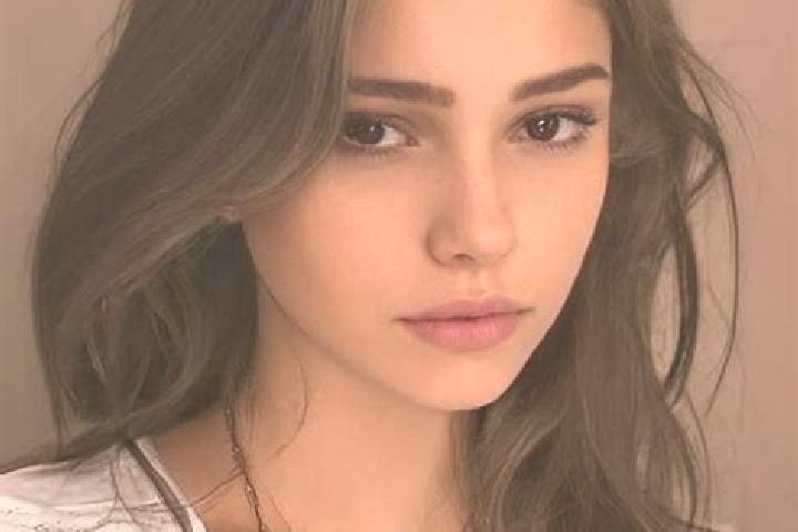 Emily, 34, a chestnut brown-eyed slavic companion based in Raci. Offering Tantra, 69, CIM. Available for incall and outcall, day and evening dates.