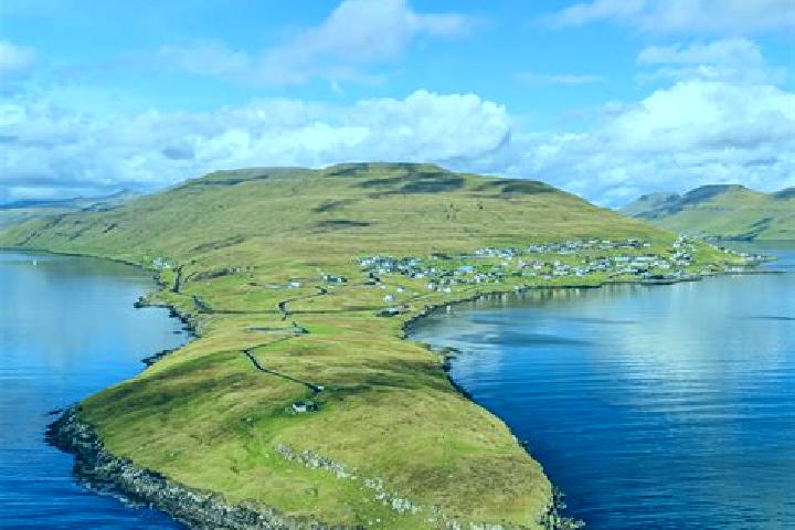 Emily, 34 — Escort in Strendur, Faroe Islands