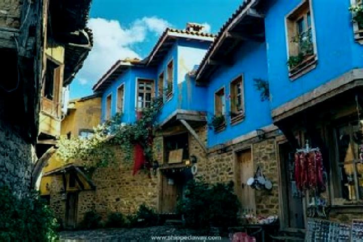 Emily, 35 — Escort in Kizik, Turkey