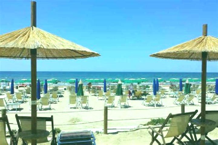 Emily, 35 — Escort in Lido dei Pini, Italy