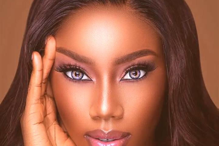 Emily, 36, a red blue-eyed ebony companion based in Blanca. Offering CIM, BDSM, Dinner Date. Available for incall and outcall, day and evening dates.