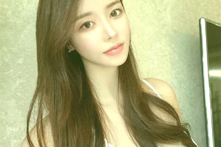 Emily, 36 — Escort in Hayang, South Korea