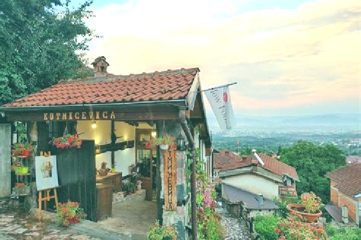 Emily, 37 — Escort in Golemo Konjari, North Macedonia