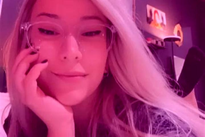 Emily, 38, a blonde dark-eyed caucasian companion based in New Yekepa. Offering Girlfriend Experience, BDSM, Dinner Date, Duos. Available for incall and outc...