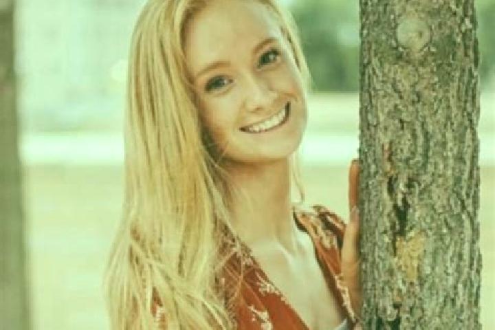 Emily, 38 — Escort in Carmichael, United States