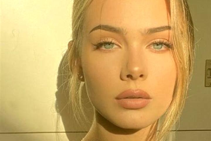 Emily, 39, a blonde dark-eyed european companion based in Alto Santo Cruz. Offering 69, Roleplay, Travel Companion, Couples, Erotic Massage. Available for in...