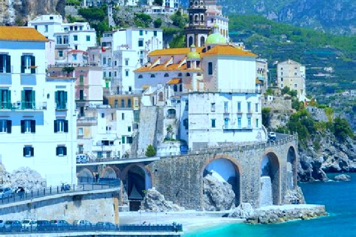 Emily, 39 — Escort in Messignadi, Italy