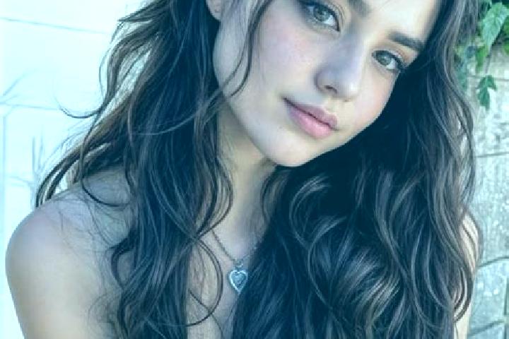 Emma, 20, a black hazel-eyed european companion based in Weissenborn-Luederode. Offering Duos, Overnight, Fetish. Available for incall and outcall, day and e...