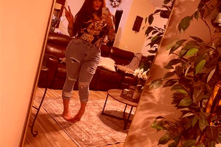 Emma, 20 — Escort in Mihalceni, Romania