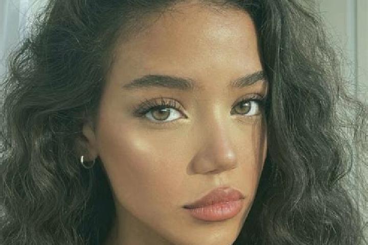Emma, 21, a black brown-eyed indian companion based in Ameglia. Offering Travel Companion, BDSM, Party Girl, Overnight. Available for incall and outcall, ove...