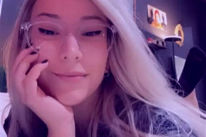 Emma, 21, a dark blonde grey-eyed mediterranean companion based in Saint-Trivier-sur-Moignans. Offering Roleplay, Tantra, Dinner Date, Domination. Available ...