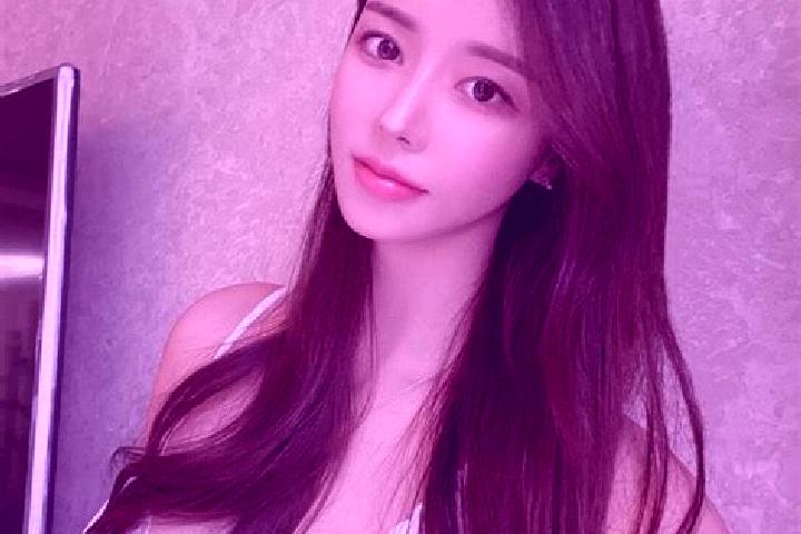 Emma, 21 — Escort in Cha anpu, China