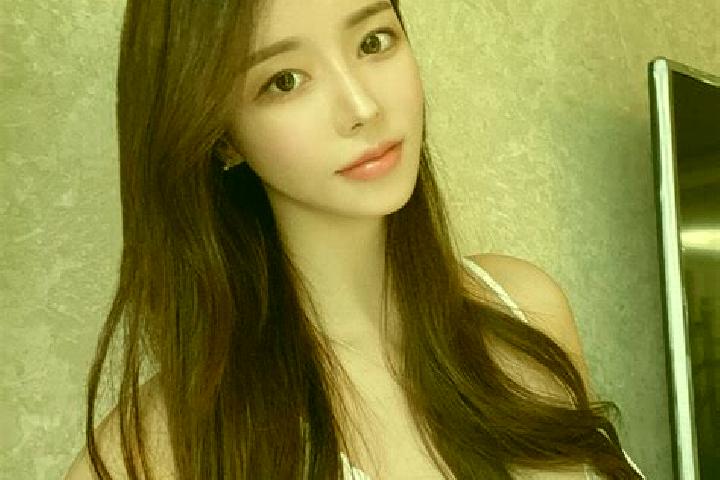 Emma, 21 — Escort in Daiyao, China