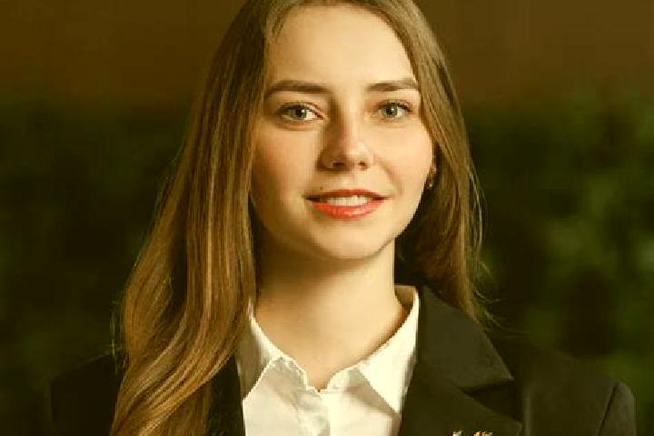 Emma, 21 — Escort in Dubyna, Ukraine
