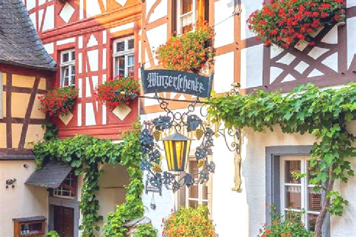 Emma, 21 — Escort in Monchsroth, Germany