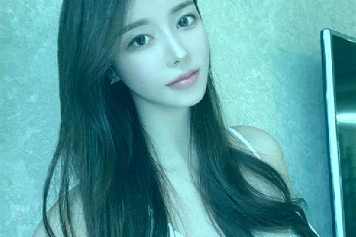 Emma, 21 — Escort in Tungdor, China