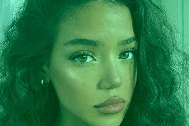 Emma, 22, a black brown-eyed european companion based in Berze-la-Ville. Offering Massage, Travel Companion, Party Girl. Available for incall and outcall, ov...