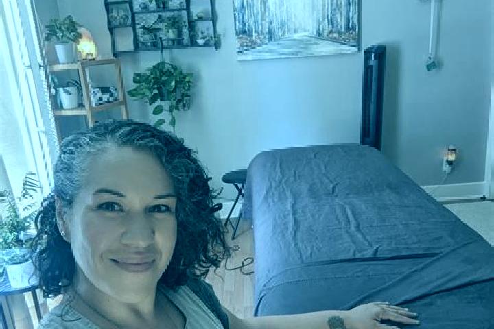 Emma, 22, a black brown-eyed mixed companion based in Masegoso de Tajuna. Offering Erotic Massage, Travel Companion, Massage, Striptease. Available for incal...