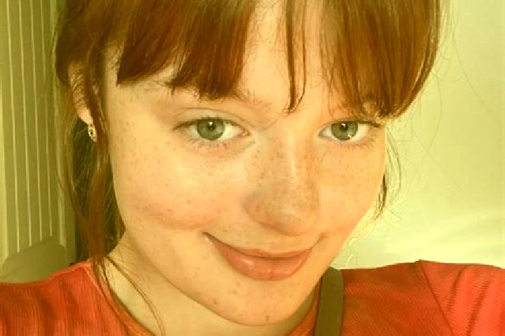Emma, 22, a red grey-eyed european companion based in Estherville. Offering Dinner Date, BDSM, 69. Available for incall and outcall, day and evening dates.