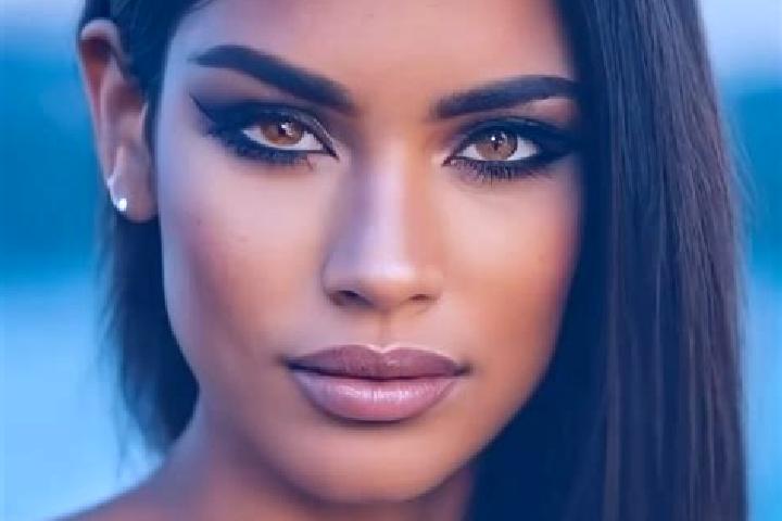 Emma, 23, a black green-eyed latina companion based in Manorbier. Offering CIM, Girlfriend Experience, Fetish. Available for incall and outcall, day and even...