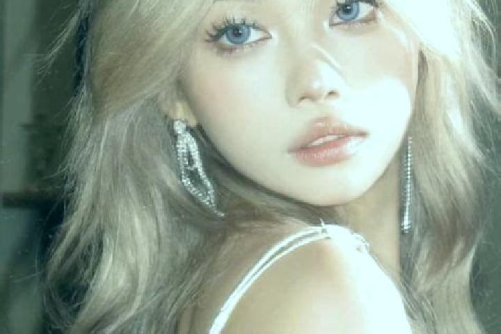 Emma, 23, a blonde green-eyed asian companion based in Marsonnas. Offering Dinner Date, Travel Companion, Party Girl, A-Level. Available for incall and outca...