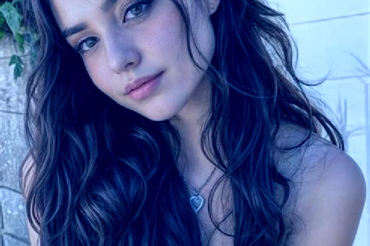 Emma, 23, a chestnut hazel-eyed caribbean companion based in Capreni. Offering Travel Companion, Couples, CIM. Available for incall and outcall, overnight bo...