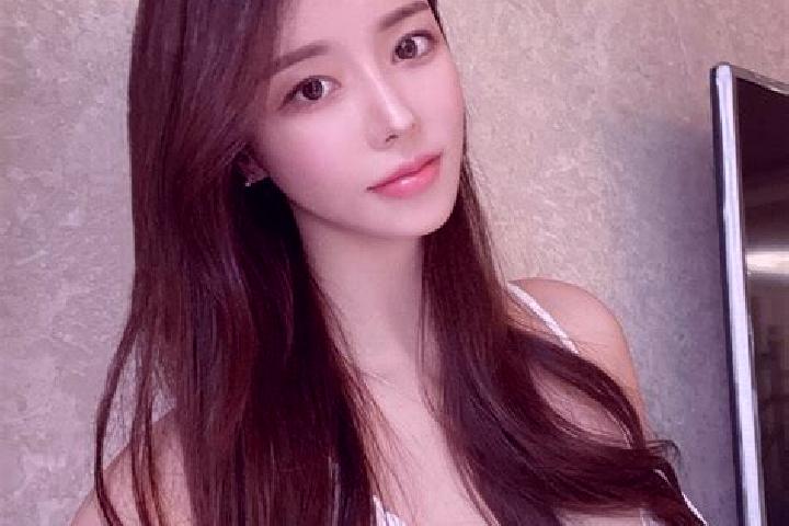 Emma, 23 — Escort in Marseille 03, France