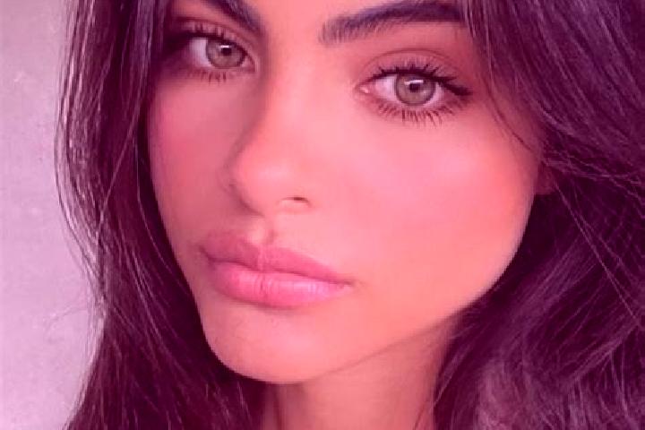 Emma, 24, a black green-eyed latina companion based in Lachen. Offering Erotic Massage, 69, Travel Companion. Available for incall and outcall, day and eveni...