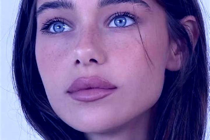 Emma, 24, a brunette brown-eyed indian companion based in Kihoku. Offering Duos, Roleplay, Party Girl. Available for incall and outcall, day and evening dates.