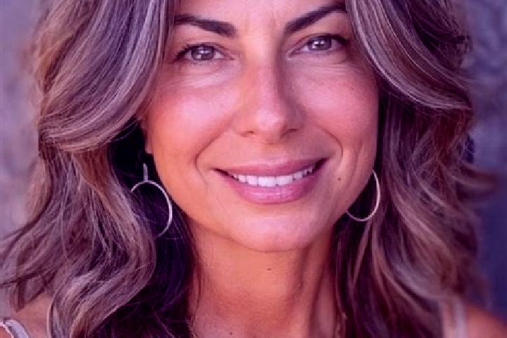 Emma, 24, a brunette grey-eyed latina companion based in Macedonio Alonso. Offering Striptease, Girlfriend Experience, A-Level, Prostate Massage, Party Girl....