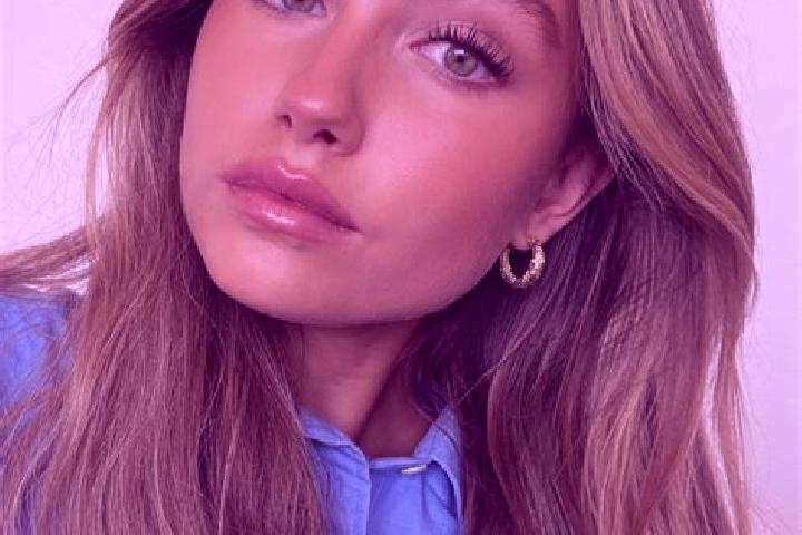 Emma, 24, a dark blonde green-eyed middle eastern companion based in Normandy. Offering GFE, A-Level, Domination, BDSM, Travel Companion. Available for incal...