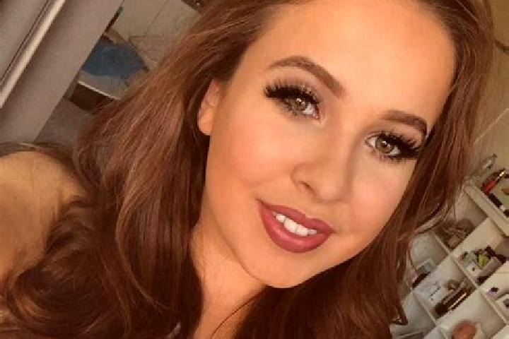 Emma, 24, a red dark-eyed mediterranean companion based in Zamoskvorech ye. Offering Striptease, Fetish, Deep French Kissing, Dinner Date. Available for inca...