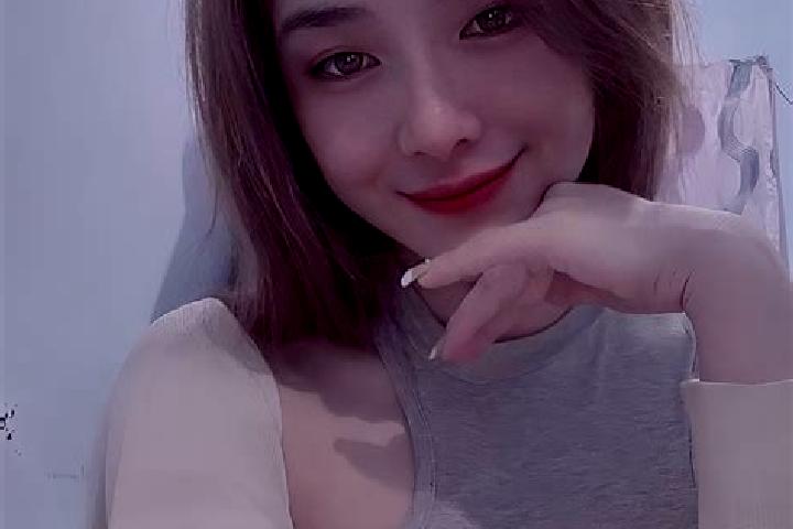 Emma, 24 — Escort in Desa Cigembor, Indonesia
