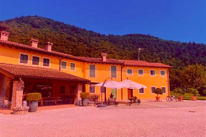 Emma, 25 — Escort in Cuceglio, Italy
