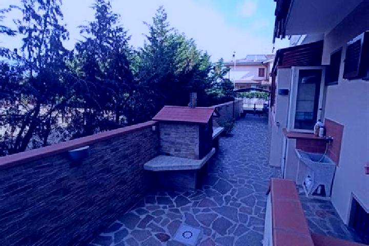 Emma, 25 — Escort in Monticello Conte Otto, Italy