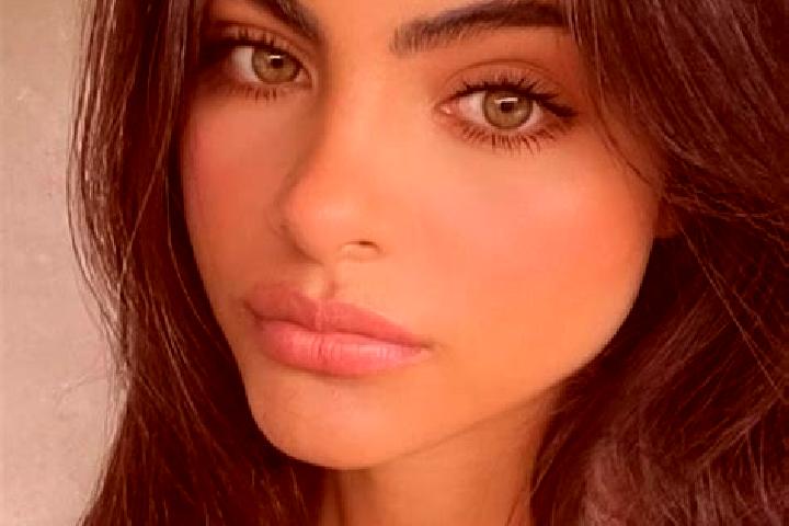 Emma, 26, a black hazel-eyed latina companion based in Longshi. Offering Duos, Domination, OWO. Available for incall and outcall, day and evening dates.